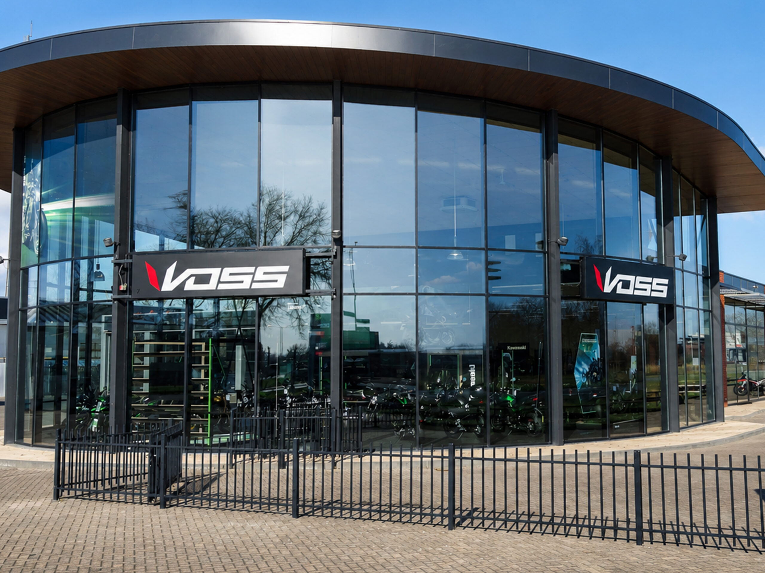 Vooraanzicht pand Vos Oss Motoren 2024